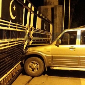 India apologises over Wagah jeep incident