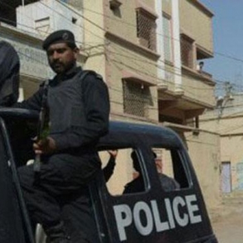 Police, FC surround residences of Imran Khan, Sheikh Rasheed